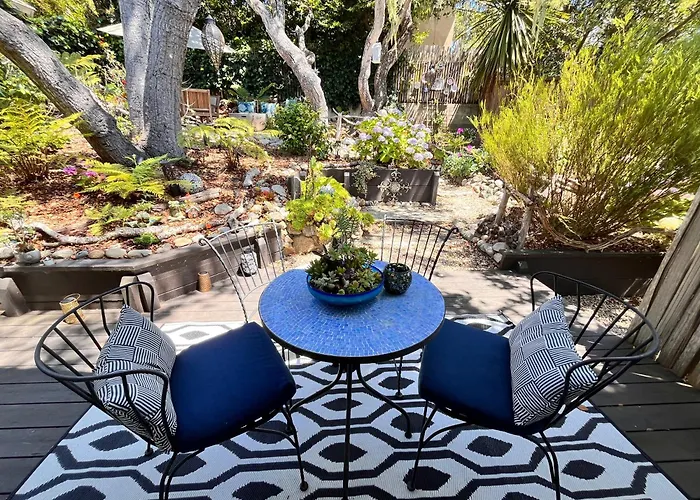 Gorgeous 3-Bdrm Home, Walk To Town And Beach