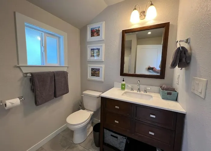 The Midtown Cottage- W/ Private Entrance And Views