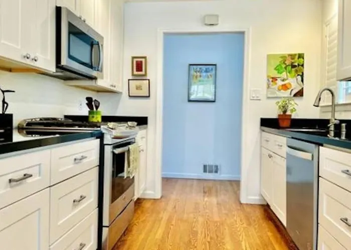 Sunlit Modern Retreat 4 Bedroom 3 Bathroom Open Floor Home Near Sjc Airport